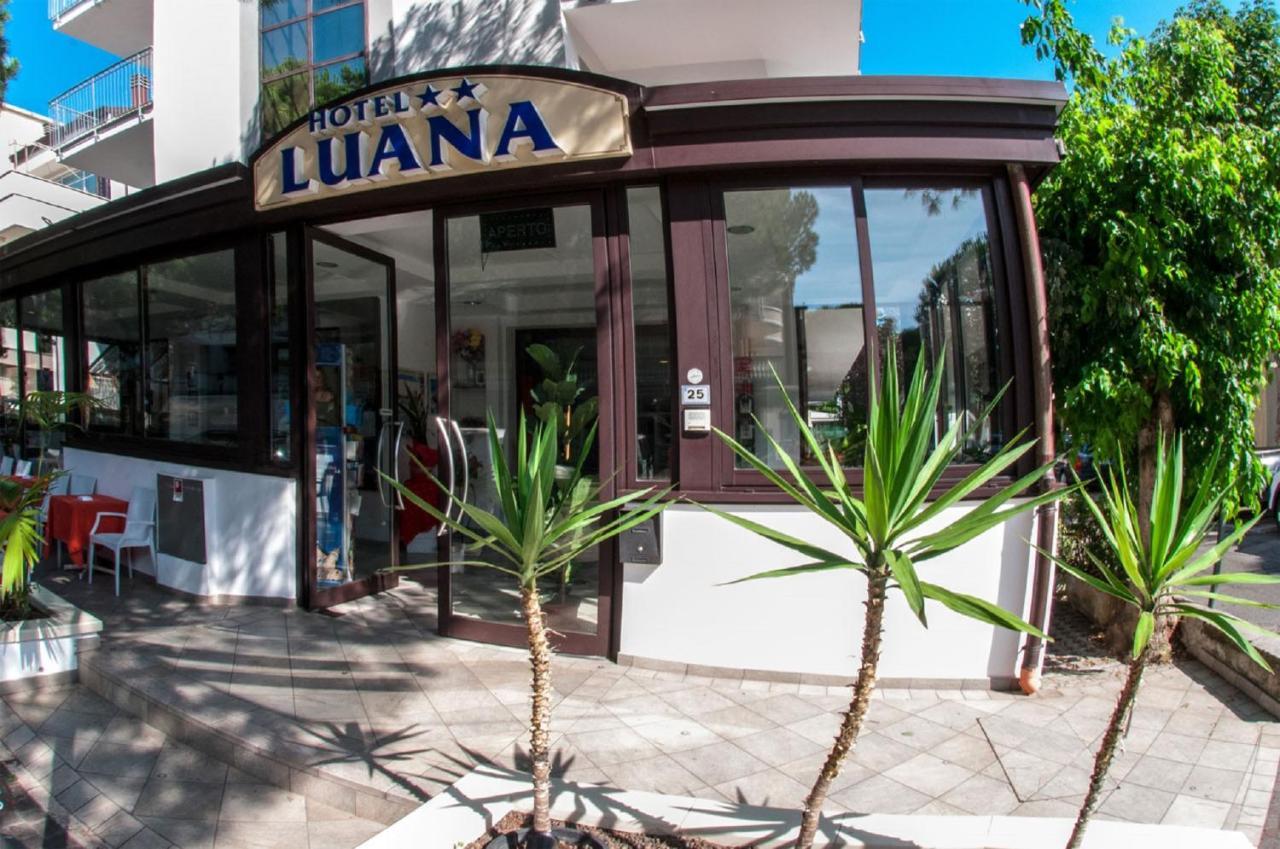 Hotel Luana Riccione Kültér fotó